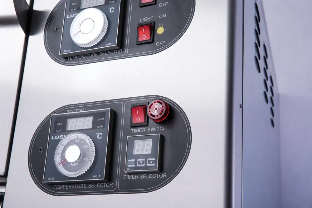 Manual control panel of GLEAN commercial convection oven with temperature dial, timer, buzzer, and stage indicator lights